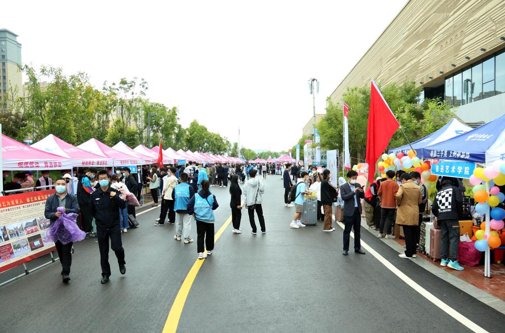 我校2022年秋季学期学生顺利返校