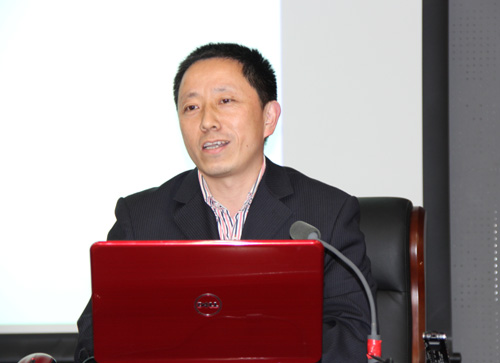 六种教授作报告