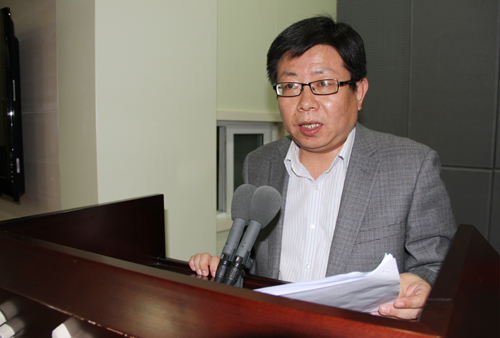 解文元副主任宣读有关文件