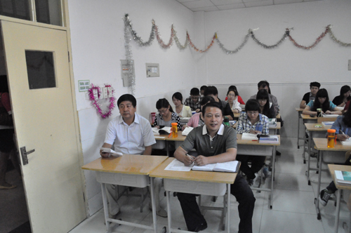 听取医学院有关专业课程