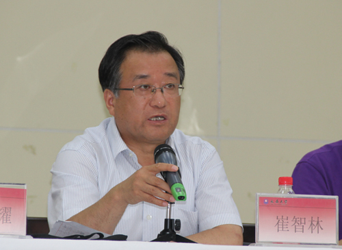 崔智林校长主持