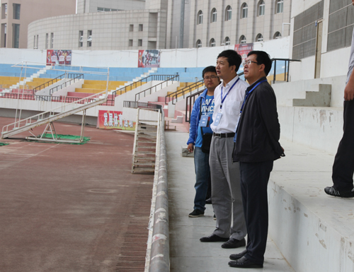 田伏虎副书记检查体育教学场地