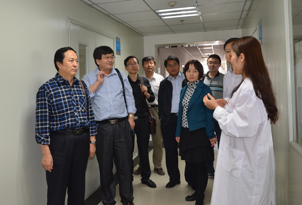 与实习单位负责同志交流