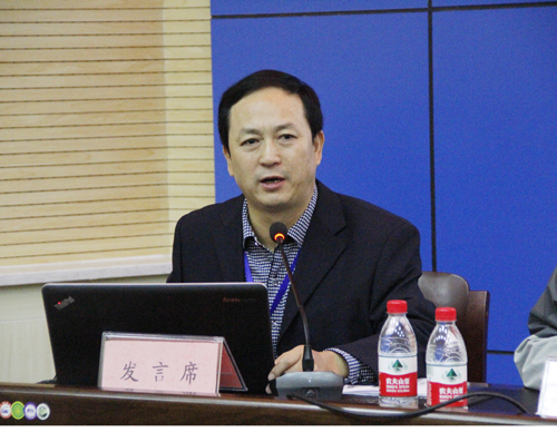 胡俊生副校长介绍本次大会筹备情况