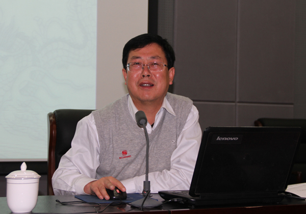 田伏虎副书记作报告