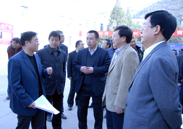 与延安市有关领导交流我校学生就业情况
