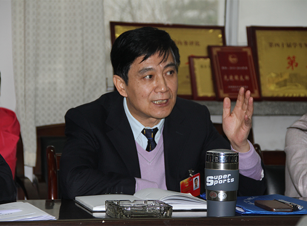 王亚杰书记参加分组讨论