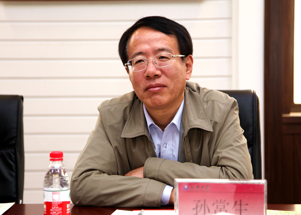 副校长介绍临沂大学情况
