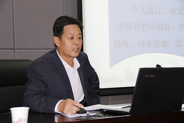 高峰部长作报告