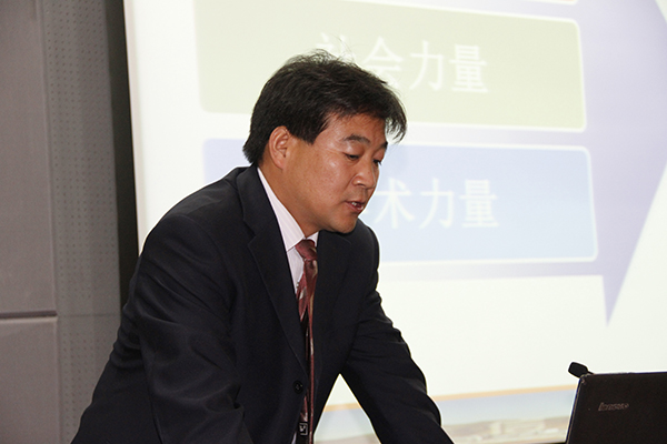 张琰图院长作报告