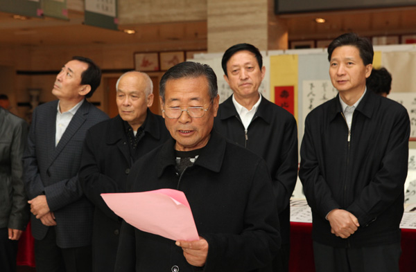 张子刚副社长宣读贺信
