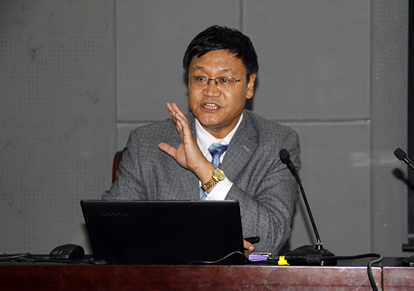 崔平教授作报告